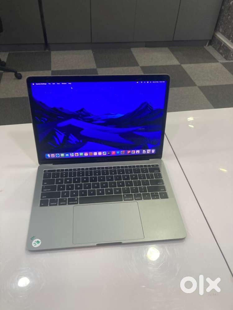 Apple MacBook Pro 13inch i5 2017 A1708 After 10hrs use Didplay Flicker
