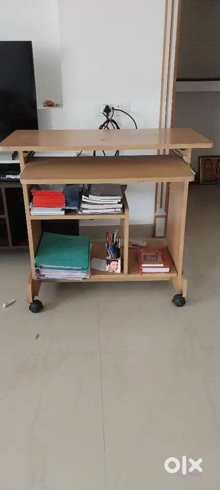 Computer/Laptop Table