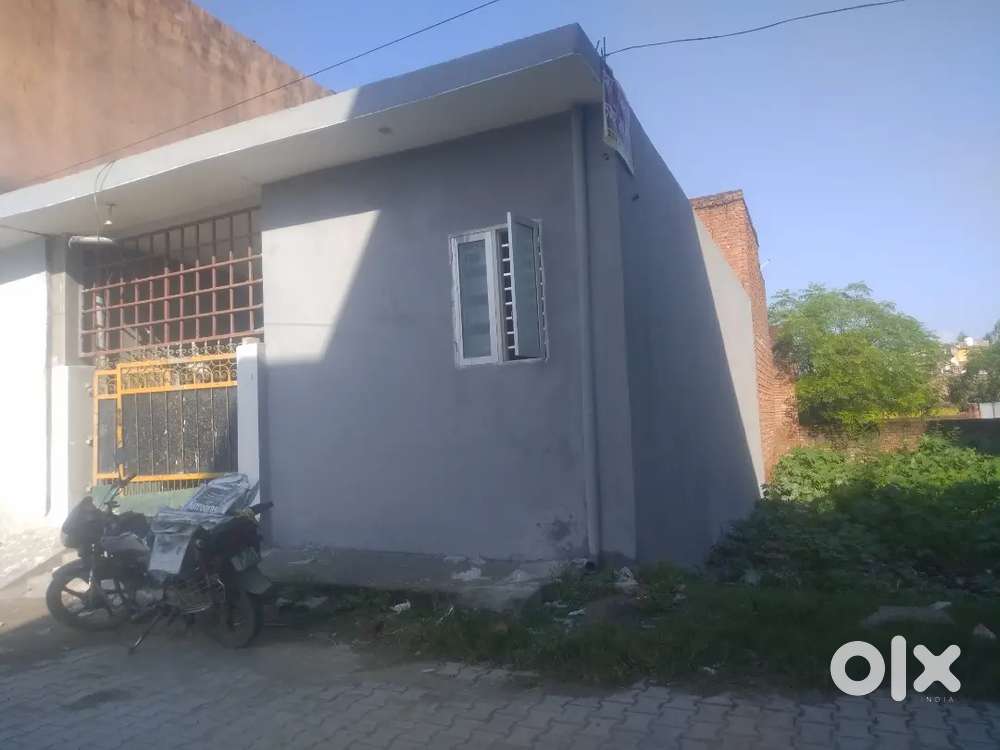 Independent 2 bhk set with kitchen,store room,bathroom,varamda,tarrece