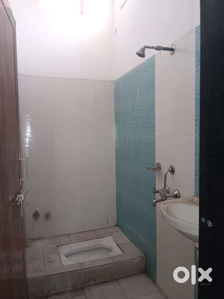 1BHK available for girls only