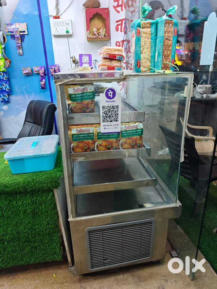 Cake and sweets  display friezer