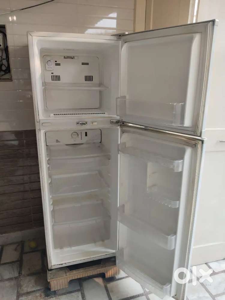 LG DOUBLE DOOR 282 LITRE FRIDGE