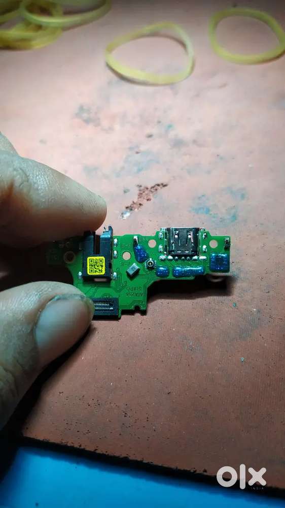 Mai mobile repair technician hoon .