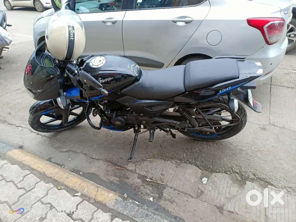 Bajaj pulsar 150 cc twin disk bike is for sale.