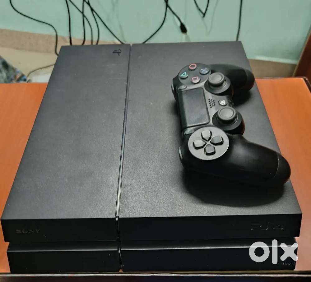 PS4 STANDARD GOOD CONDITION