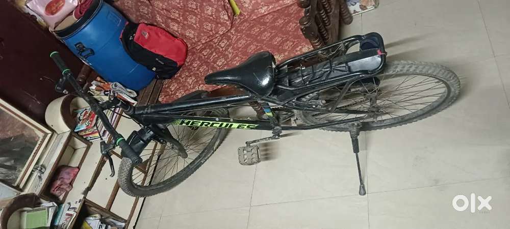 Hercules cycle are good brake in black and green colour