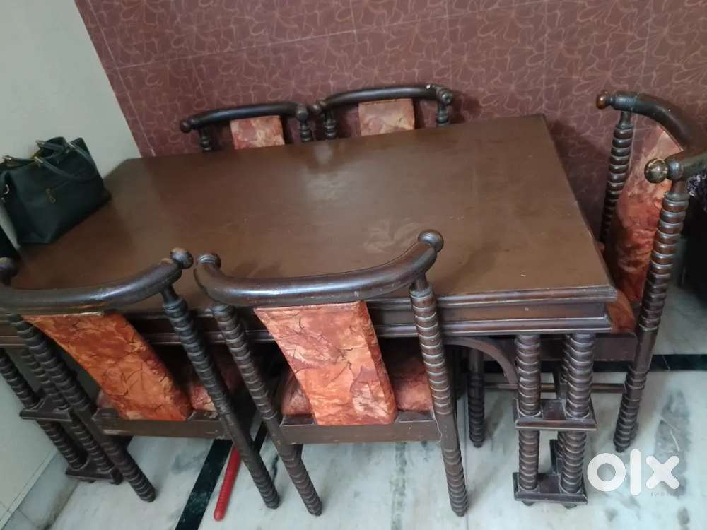 DINNING TABLE FOR SALE