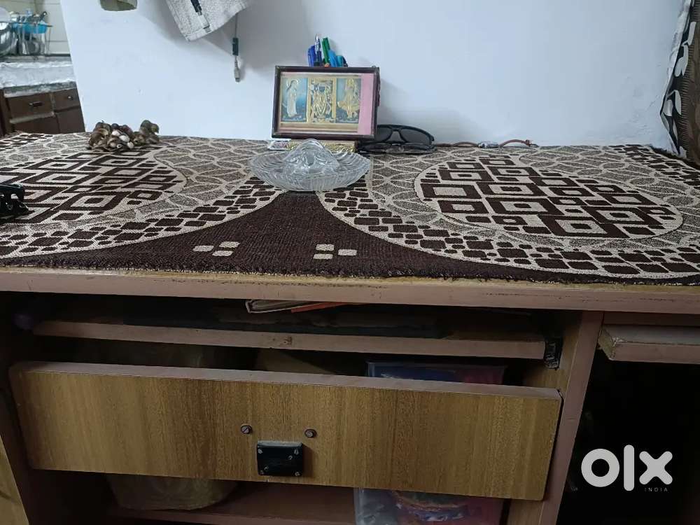 OFFICE TABLE /COMPUTER TABLE