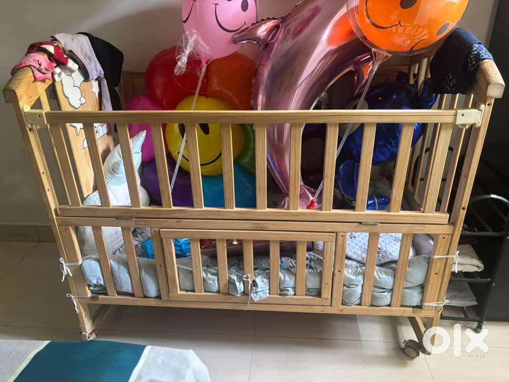 Baby woodeen crib