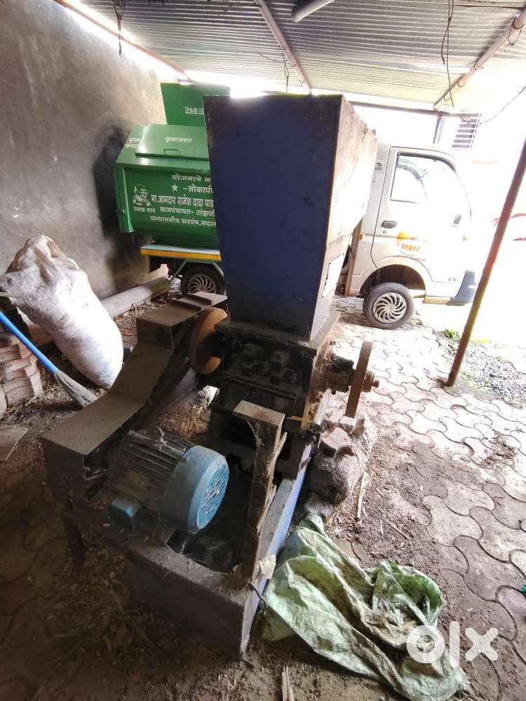 Plastic grinding machine