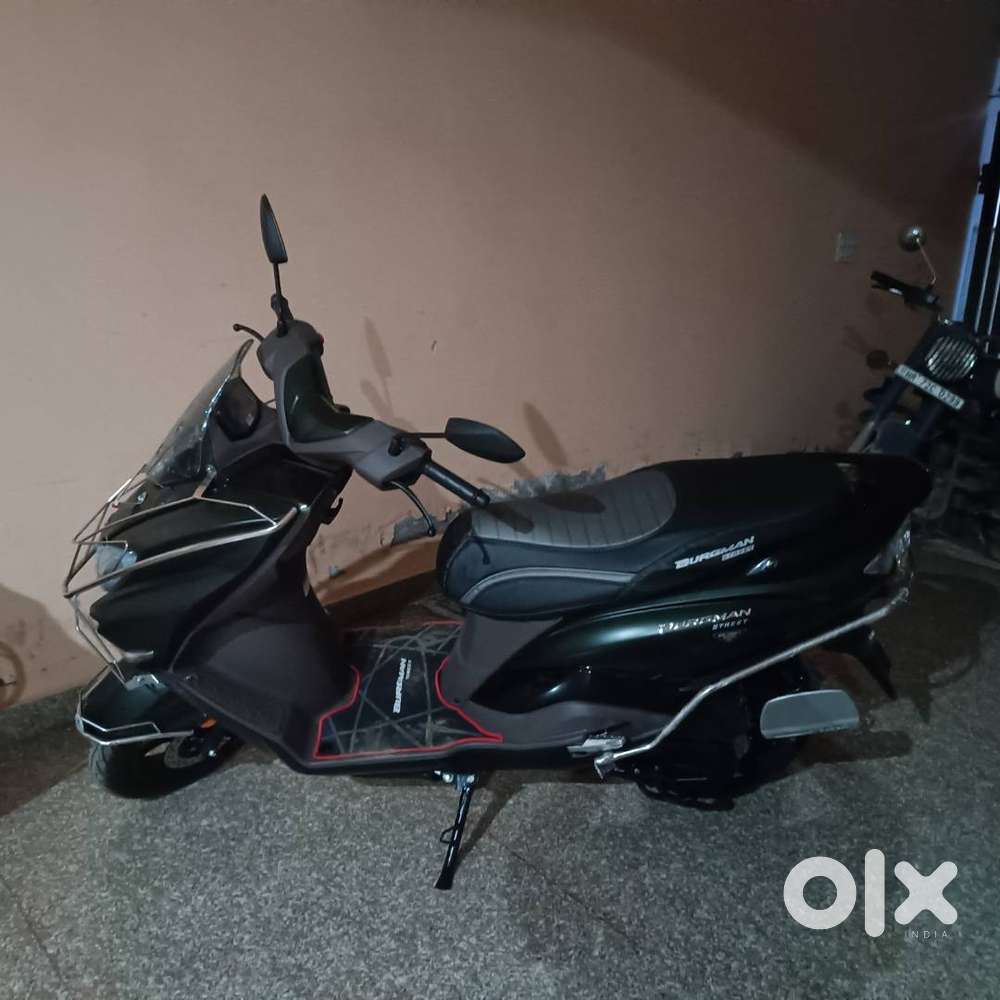 Suzuki Burgman Street RC Scooter