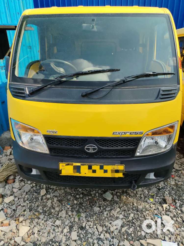 Tata magic school van