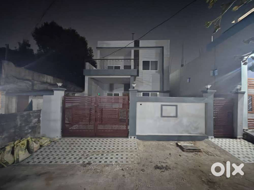 Individual duplex house available for office space