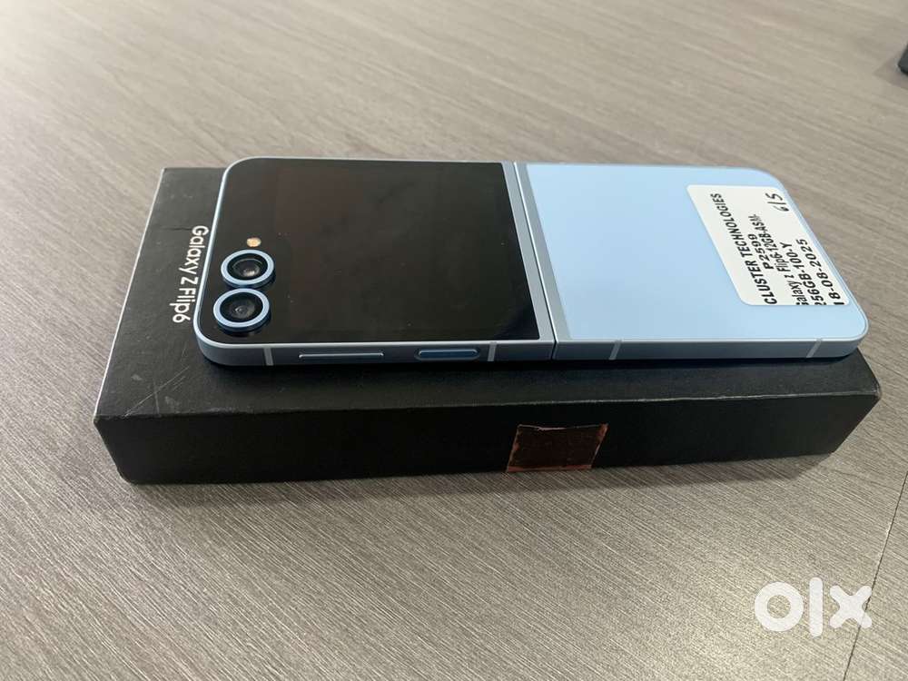 Samsung Galaxy Z flip 6 / 256gb / 12gb / 5g model / with bill & box