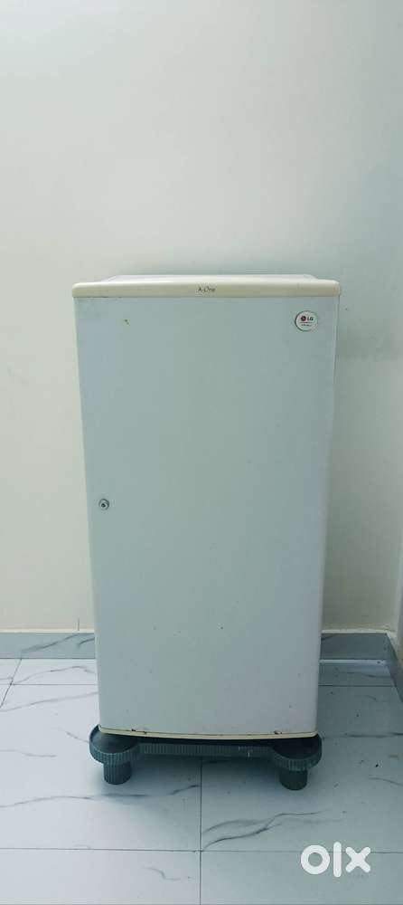 LG fridge(mode of payment:cash accepted)