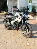 The all new PULSAR NS 200 for sale!! Showroom condition only 2.8k ride
