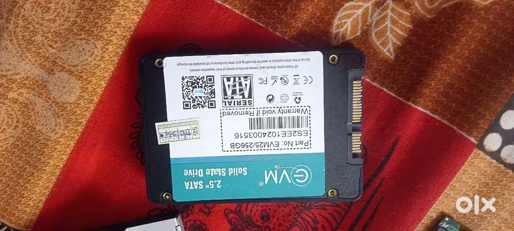 Sata ssd 256 gb + DVD + RAM 3gb