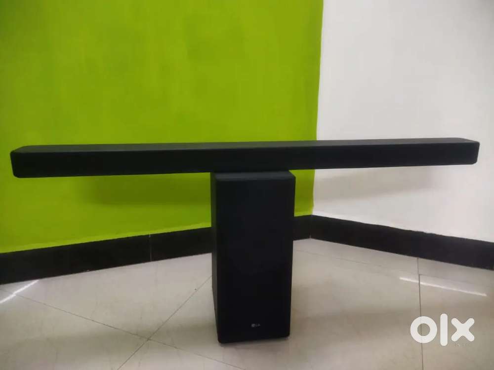 LG sound bar with wireless sub woofer