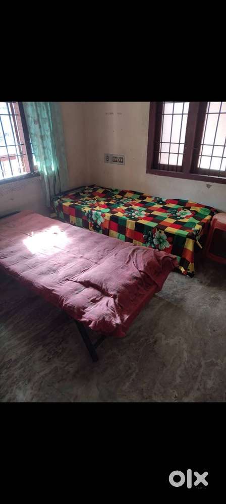 Food and accommodation for ladies, no deposit