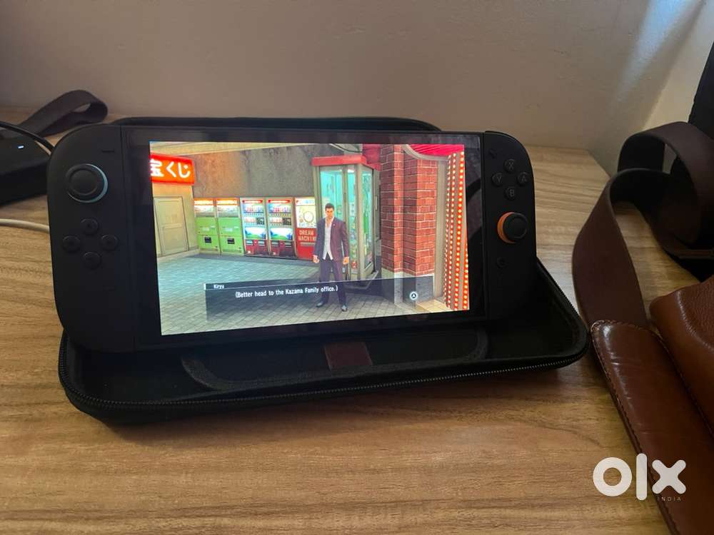 Switch 2 in mint condition with 2 games