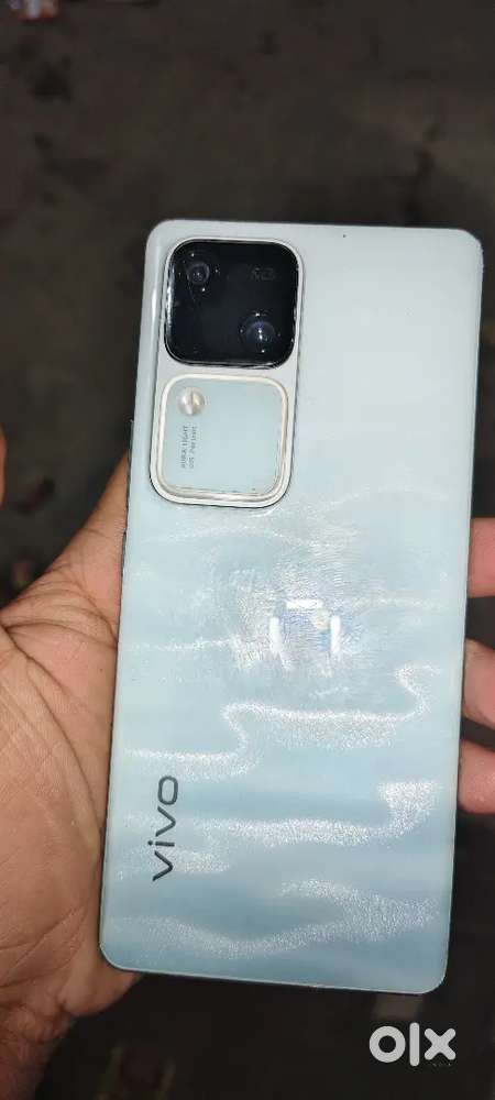 Vivo v30 128 gbe storage 8+8 ram