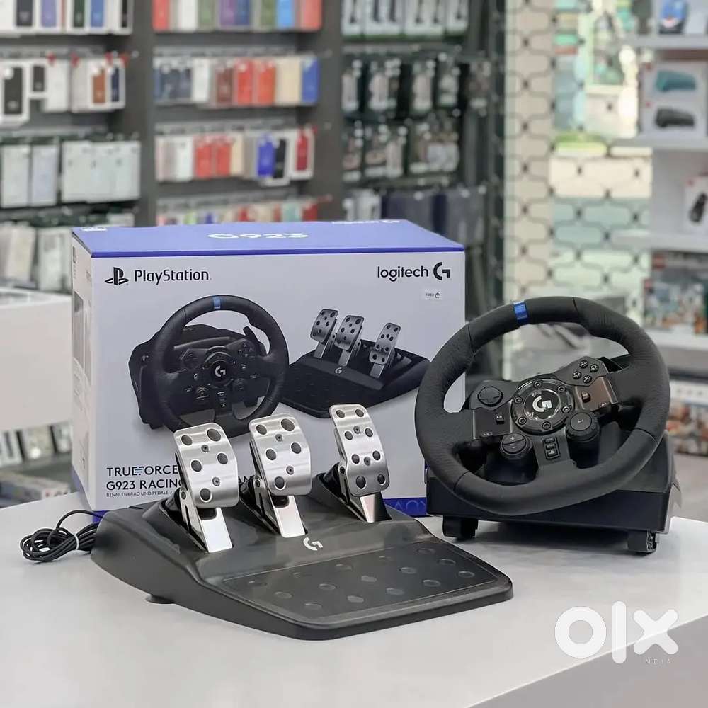 Logitech G923 Racing Wheel and Pedals