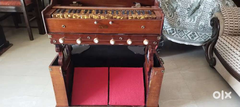 1943 make leg harmonium working condition