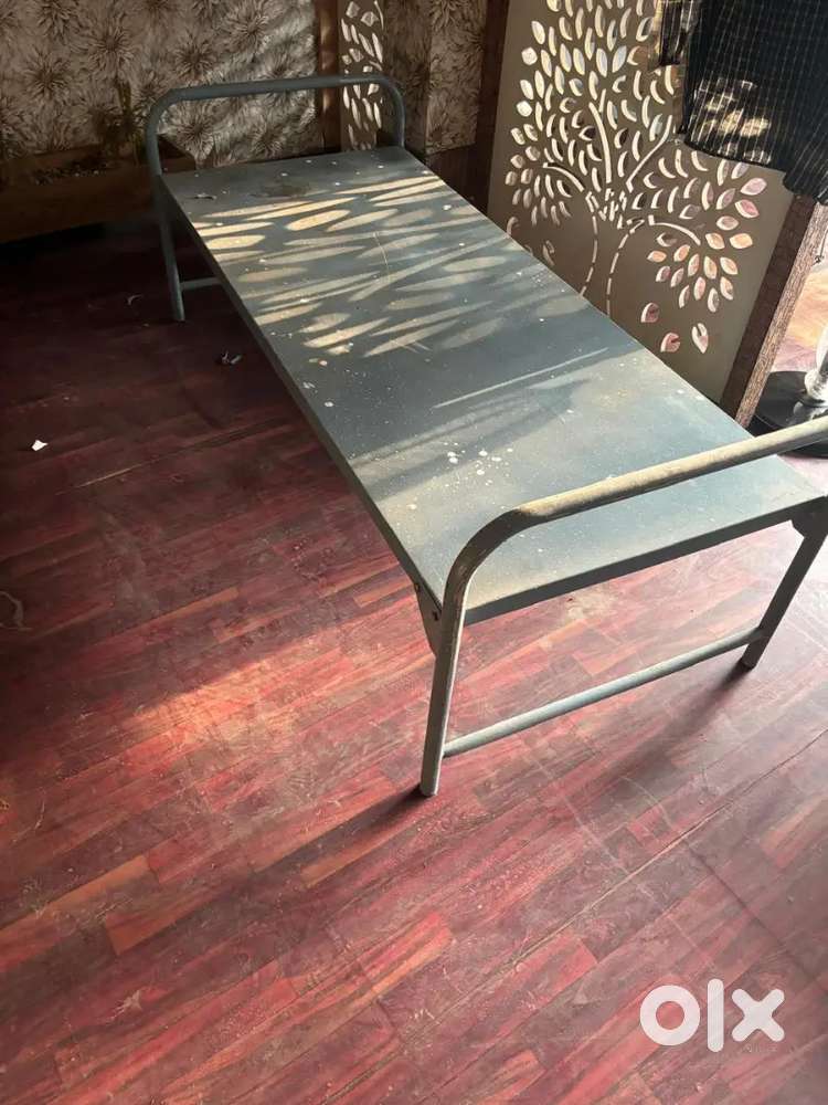 Iron cots hostel beds heavy
