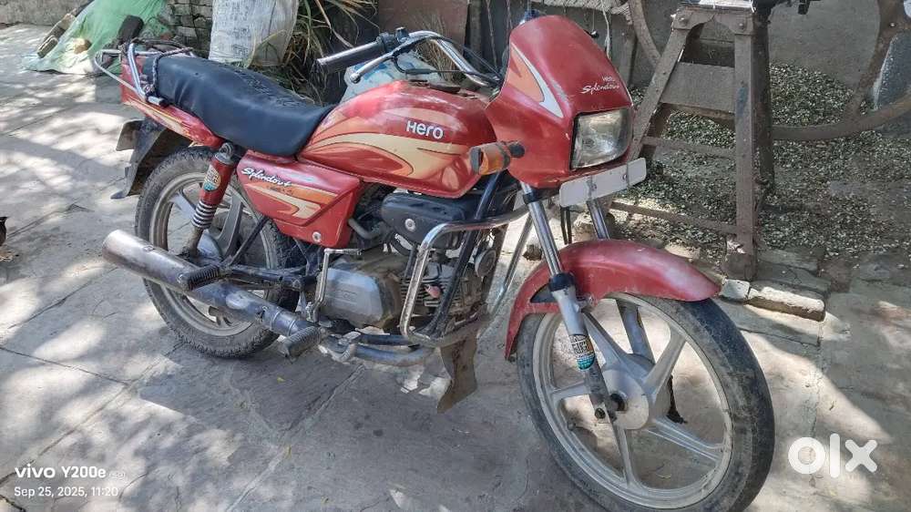 2014 model he 1st owner he Bullet leni he esliye bek rahaa hu