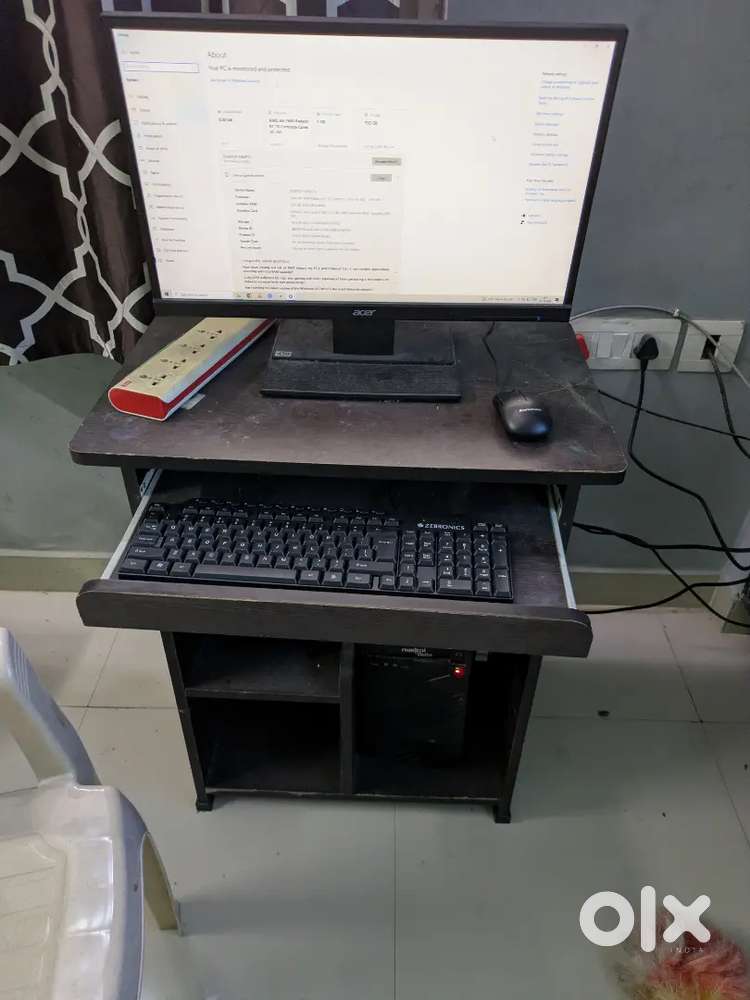 Assembled Desktop with table