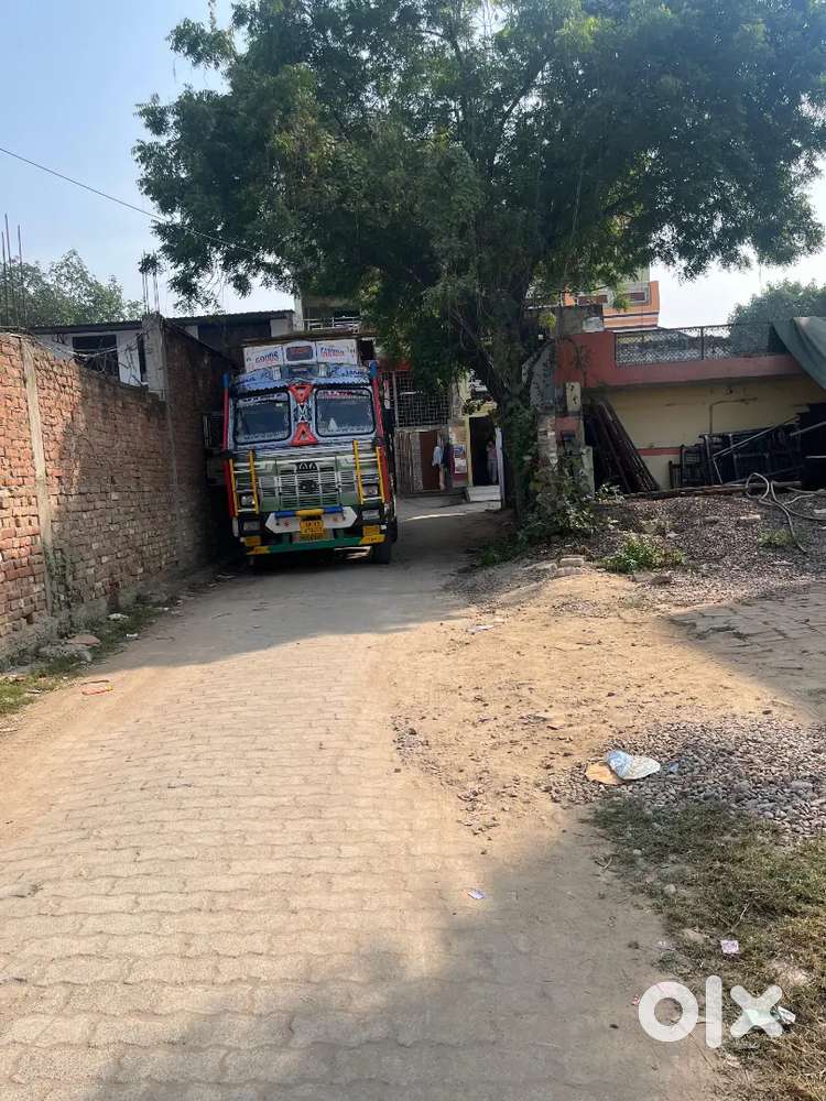 Behind tanishq showroom