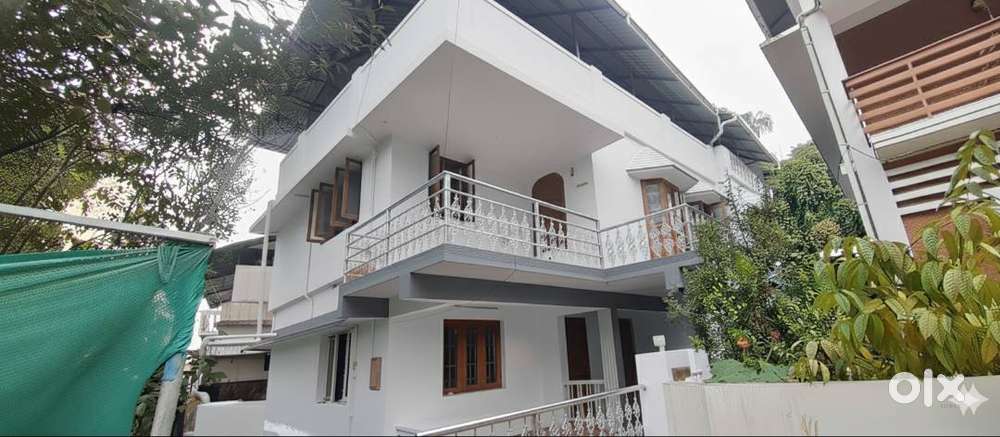 House Rent  near vytilla for hindu Christian (non Protestant )family m
