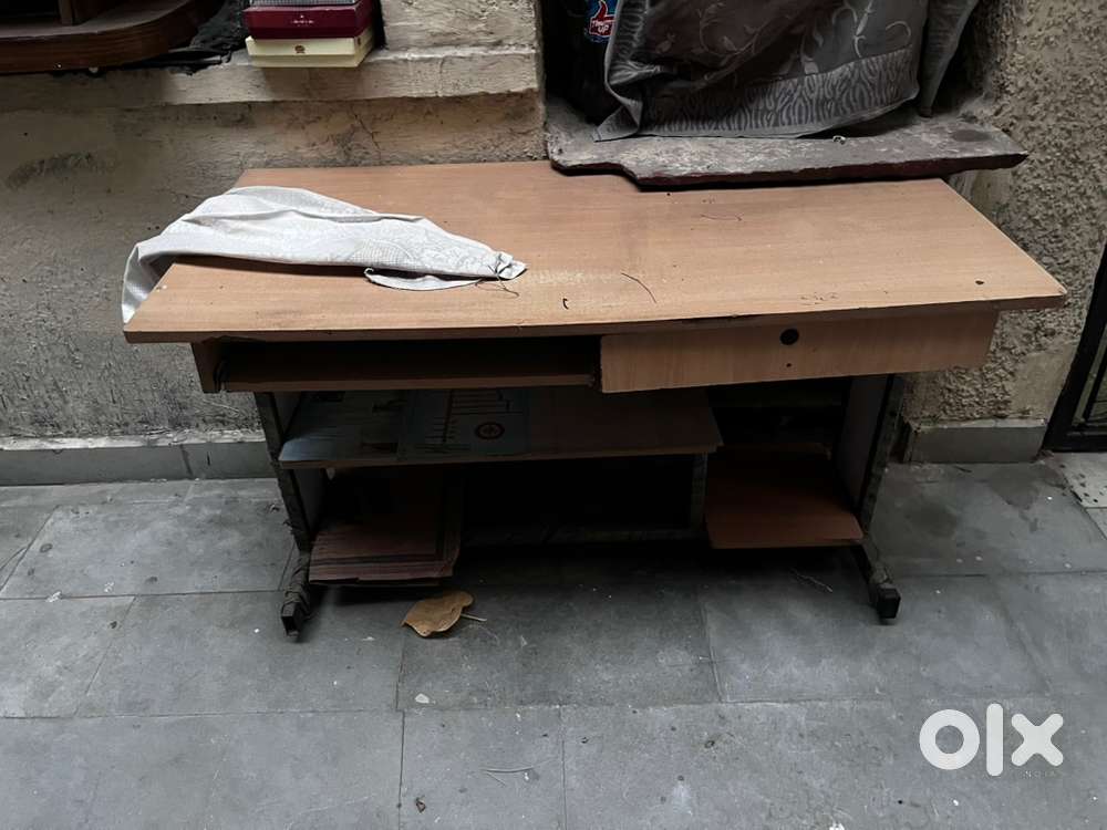 Good condition computer table