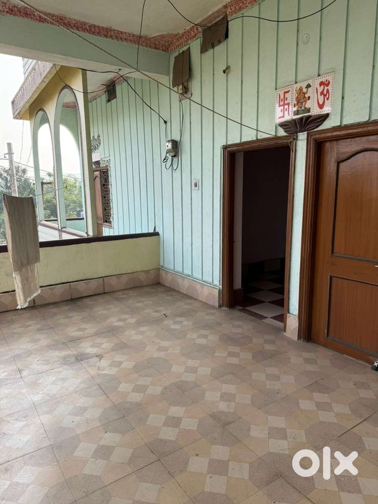 2 BHK available for rent at bad patrapali chowk prime location