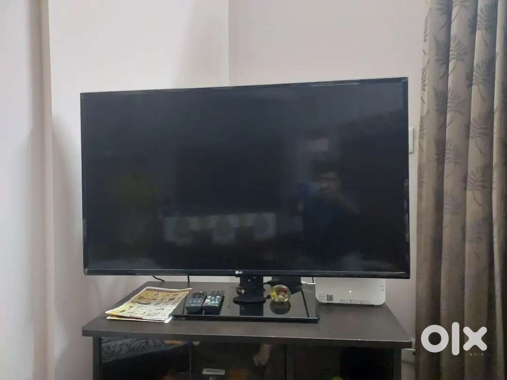 LG LED SMART TV - 2019 Model - 42 Inch
