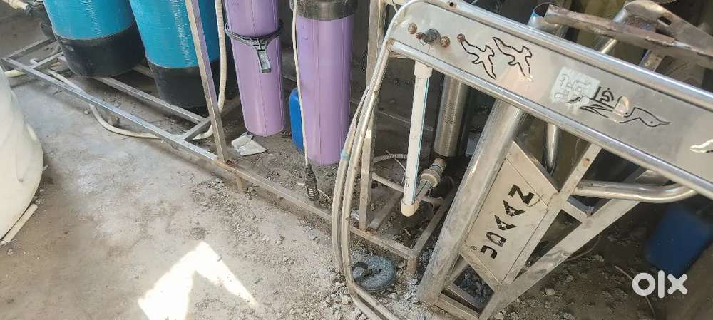 Ro pani ka plant 1000 leter ka hai bottles bhi kuch pani ki