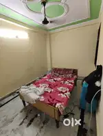1 bhk hai usme 1 room Khali hai