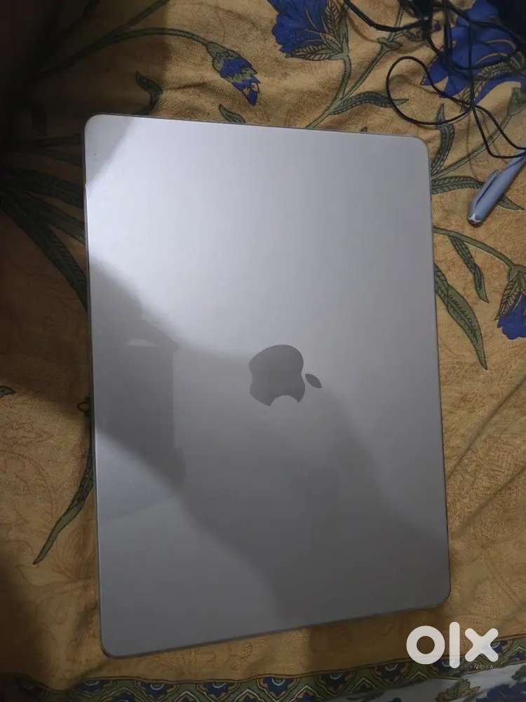 Macbook air 2025 m4 3months old