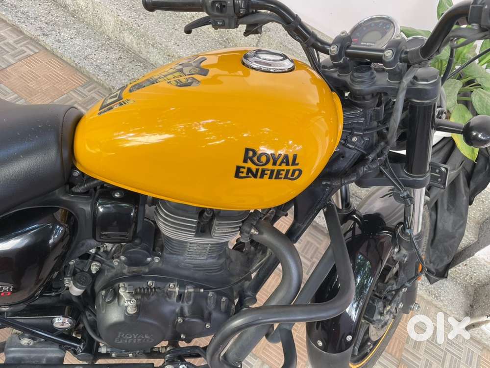 Yellow meteor fireball 350 with Google Navigation