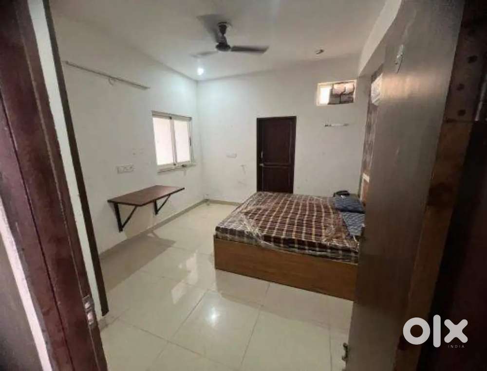 Flatmate preparing for UPSC/RPSC