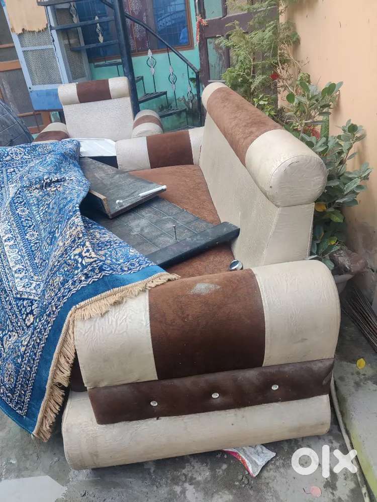 Selling my 5 set sofa