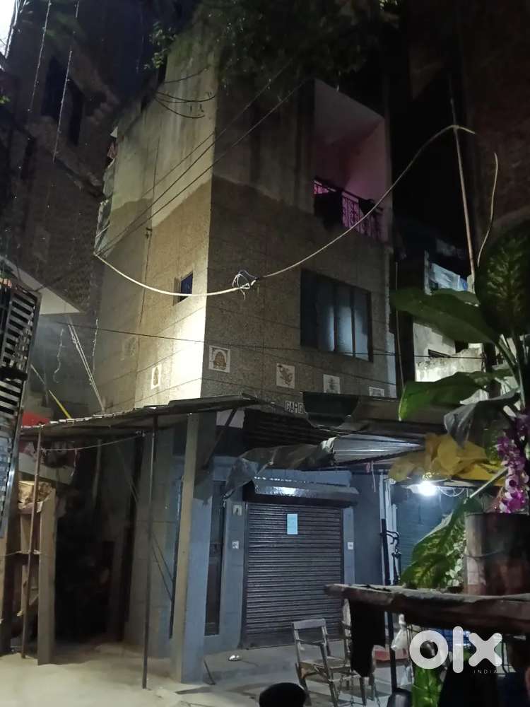 25 guj jad se makan h Dakshinpuri new delhi me L corner