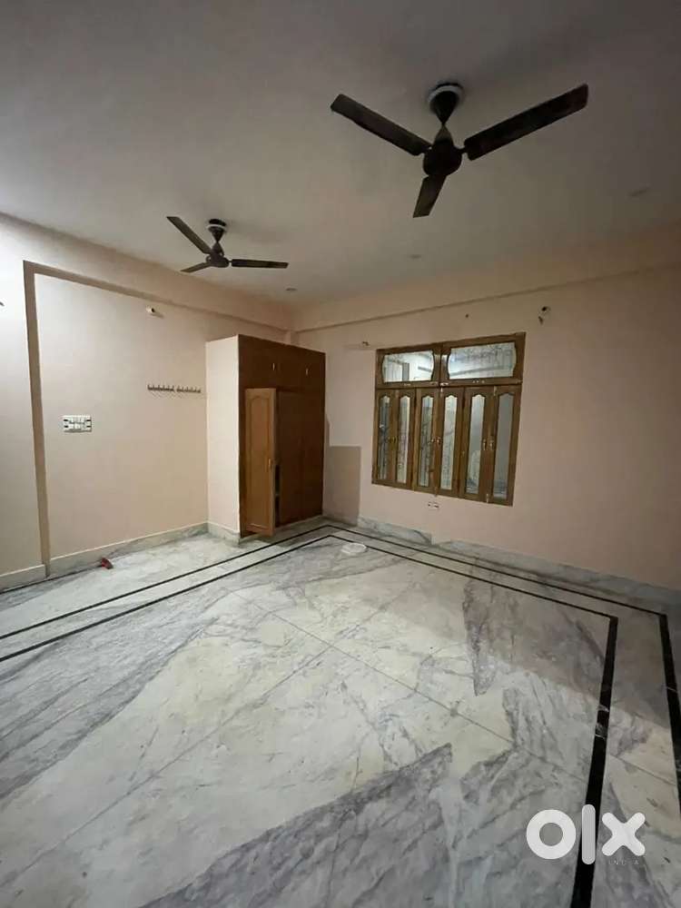 2bhk flat on rent for family