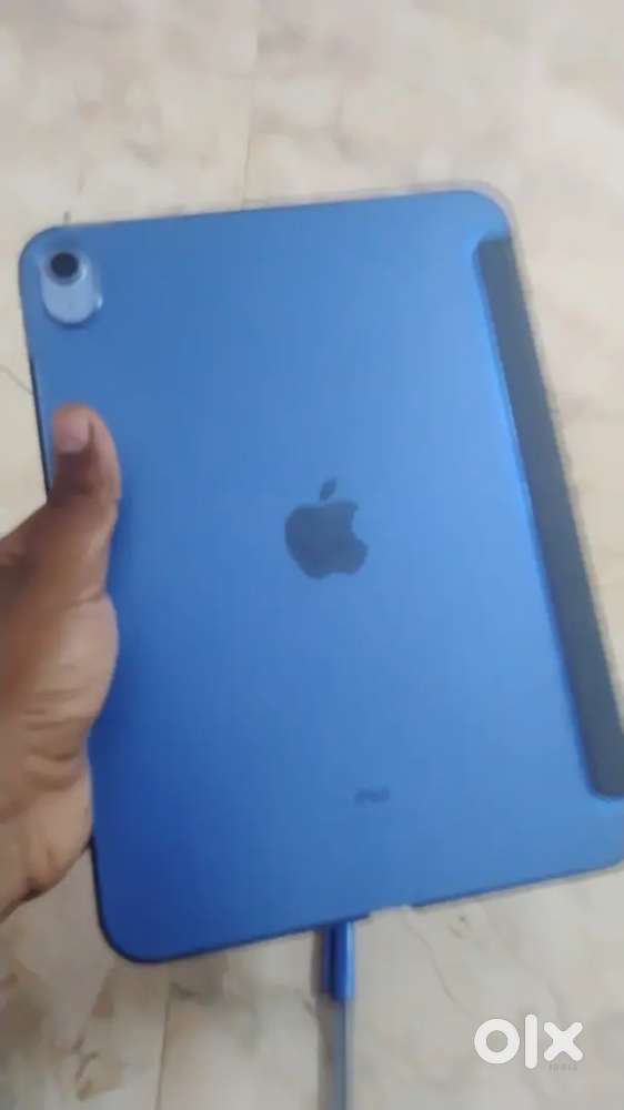 I pad 64 gb 10 generation box charger and warranty