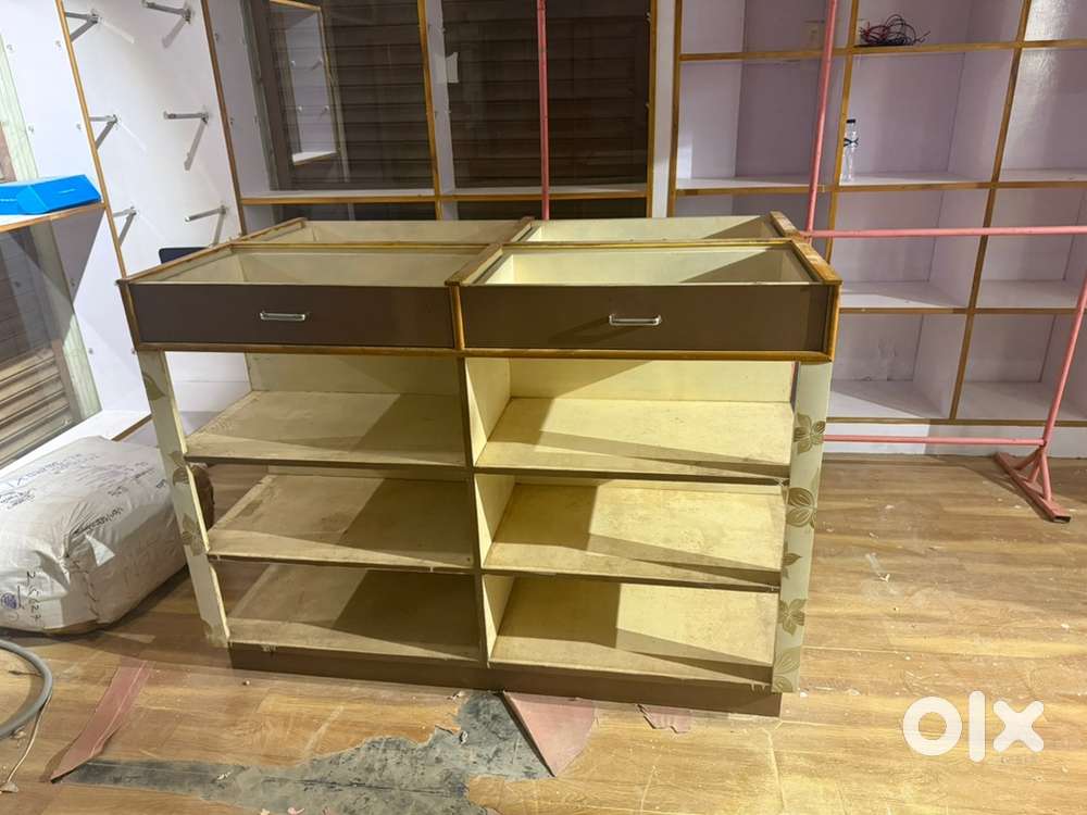 Boutique counter table