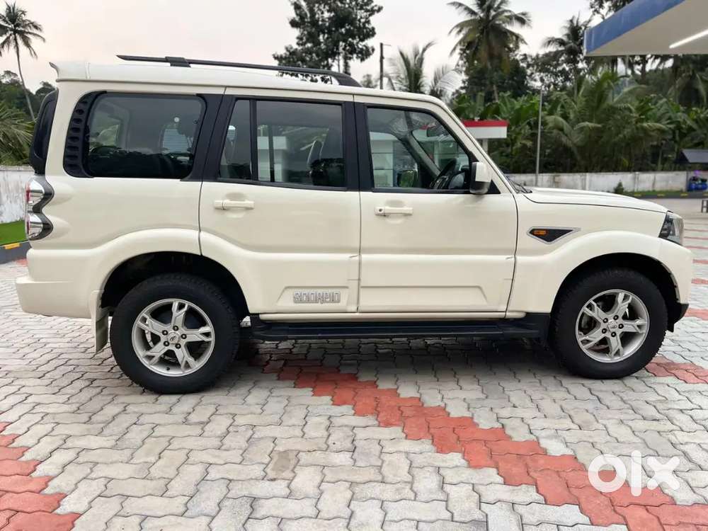 Scorpio S10- Diesel LOW KM Single Owner 7 Seat. MHawk