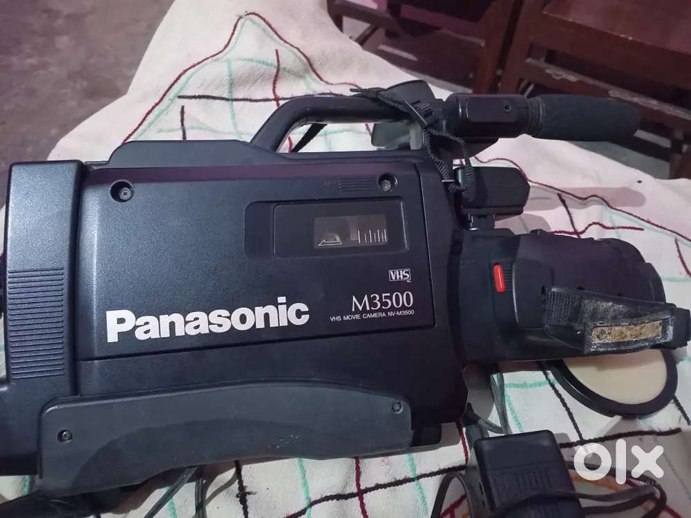 product is a vintage Panasonic NV-M3500 VHS camcorder.