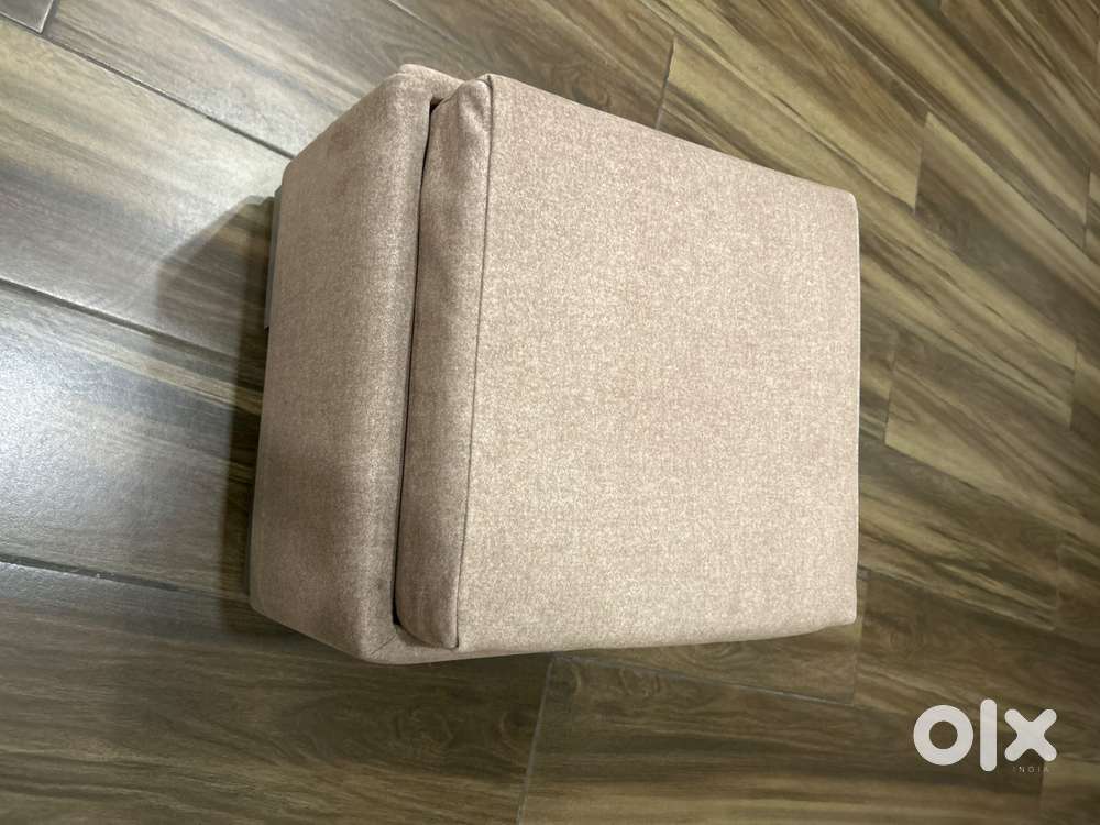 2 Mudda - low rise chair without back support