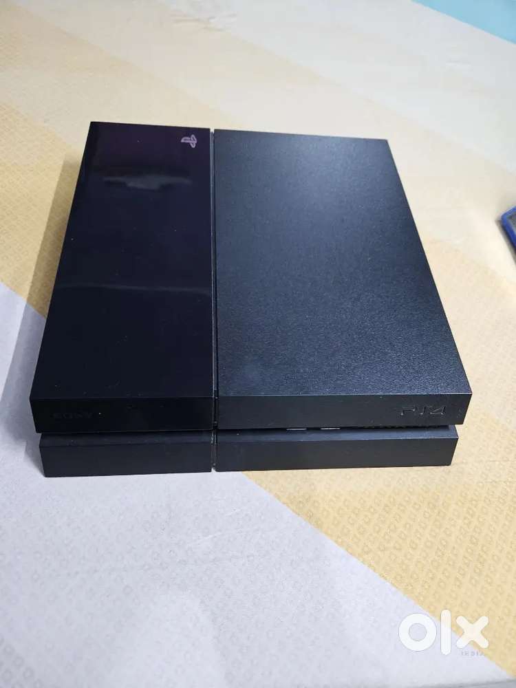 PLAY STATION 4
