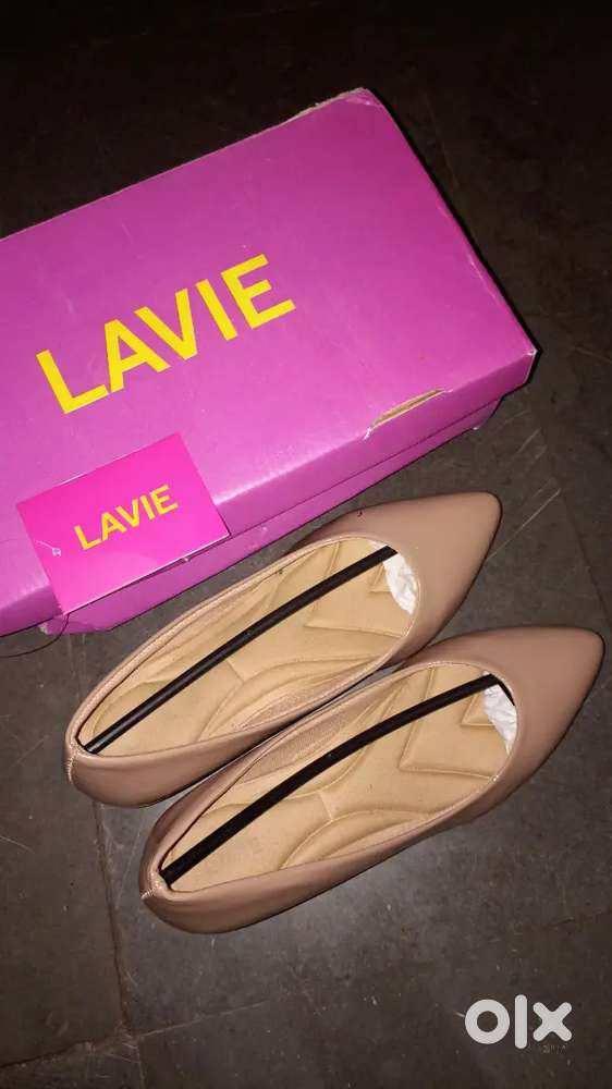 Lavie colourblocked block heels